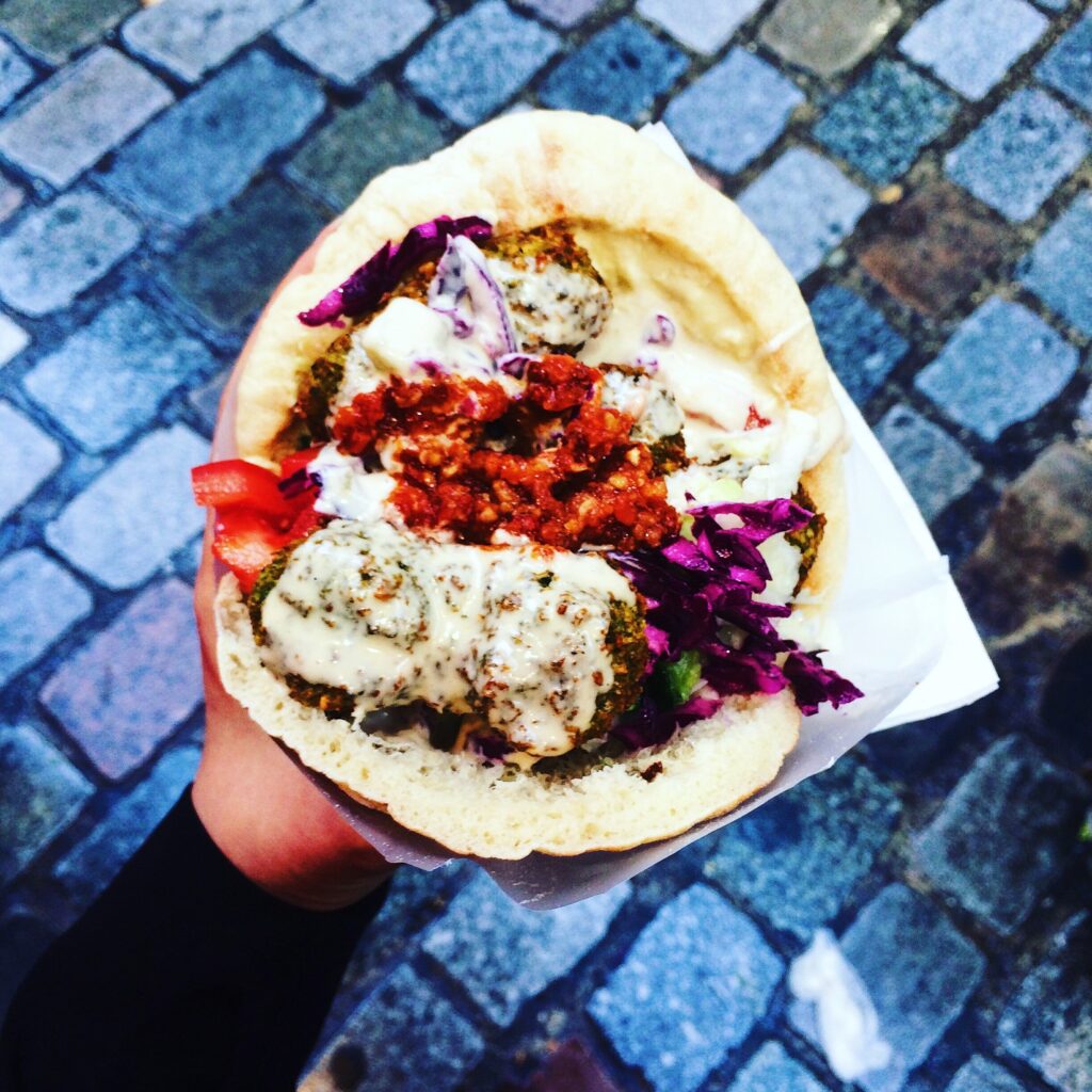Vegan in Paris: Köstliches Falafel als Imbiss zwischendurch.
